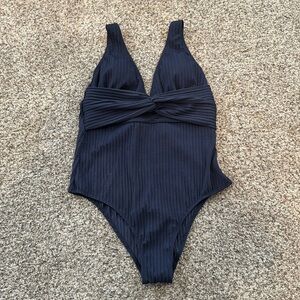 Cupshe Navy Ginger Ribbed & Ruched One Piece Swimsuit Women's Size Large NWT